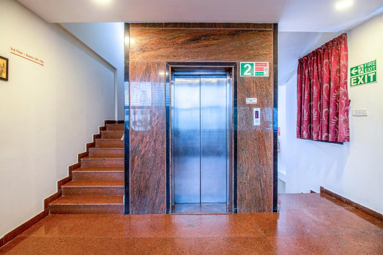 Hotel Royal Classio, バンガロール エクステリア 写真