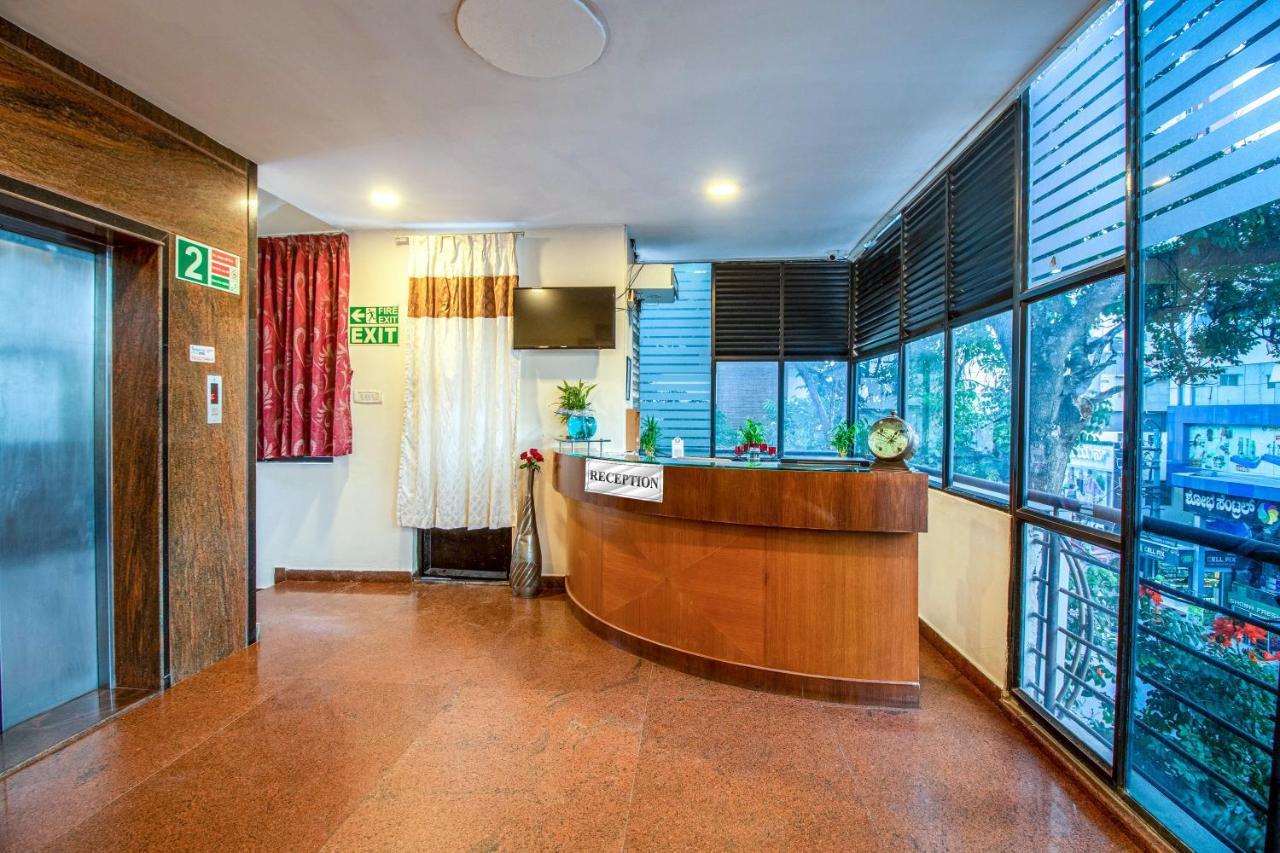 Hotel Royal Classio, バンガロール エクステリア 写真